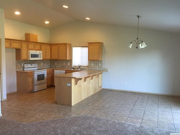 3rd image of 610 Riverstone Dr