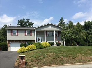 3 Parkwood Dr, Garnerville, NY 10923