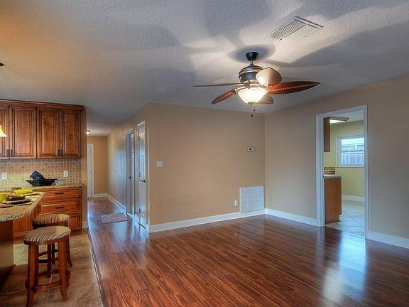 5th image of 1127 Seminole Dr