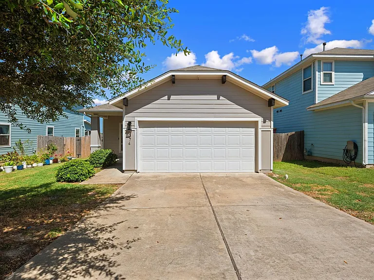 374 Triumph Rd — Photo 25