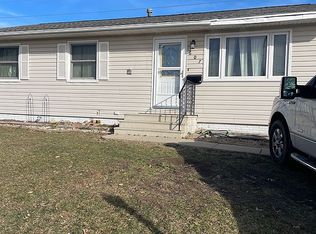 607 Jacolyn Dr NW, Cedar Rapids, IA 52405