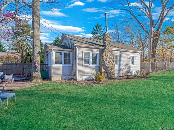 29 Parkside Avenue, Miller Place, NY 11764