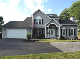 200 Brook Trout Ln, Rochester, NY 14622