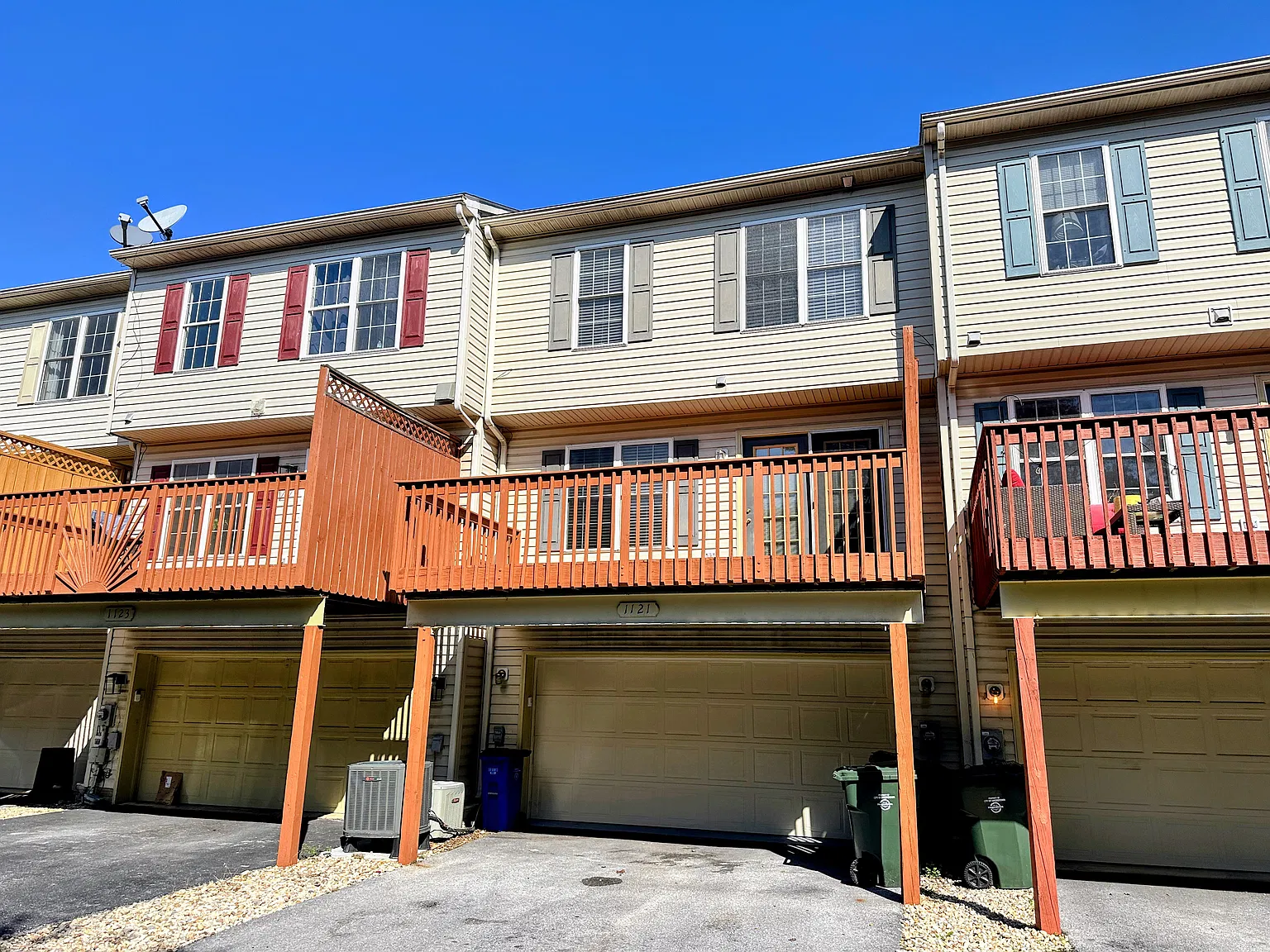 4 bed, 1920 sqft, $2,400 — Photo 2