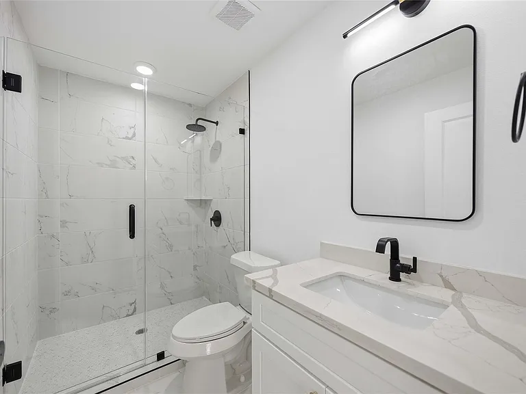 801 E 32nd 1/2 St #A — Photo 23
