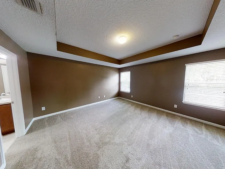 15695 Lexington Park Blvd — Photo 33