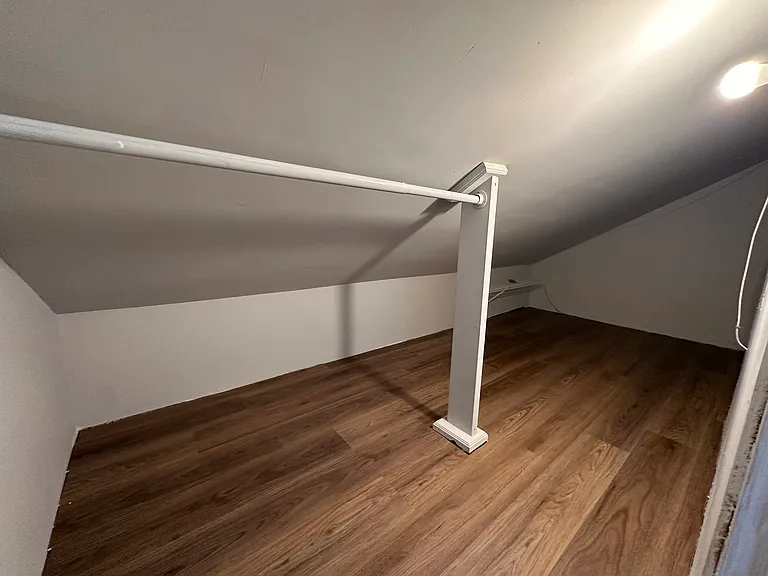 Large closet in FROG
