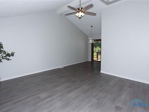 4th image of 1025 Bedford Woods Dr