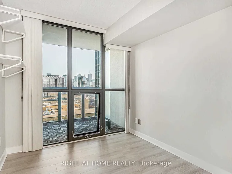 110 Charles St E #1702 — Photo 19