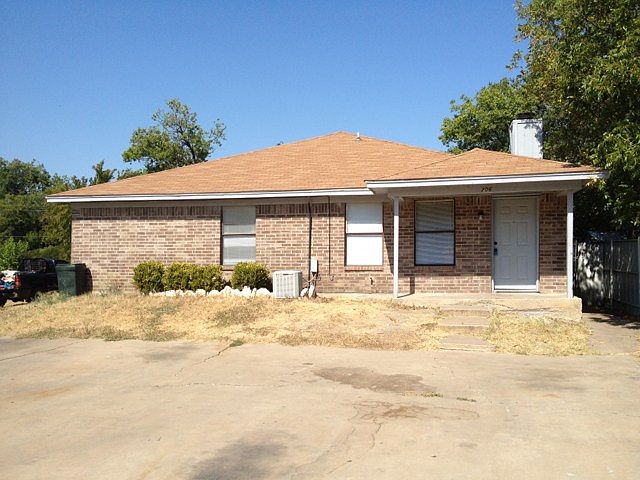 2nd image of 208 Melrose Ct
