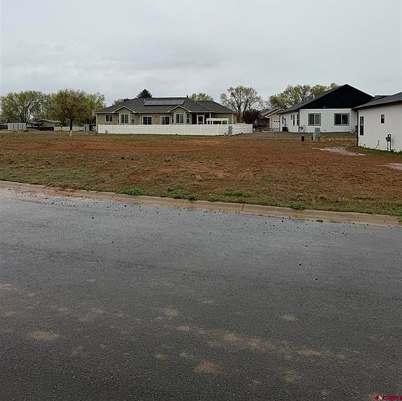 1st image of 522 Jarrett Ave.
