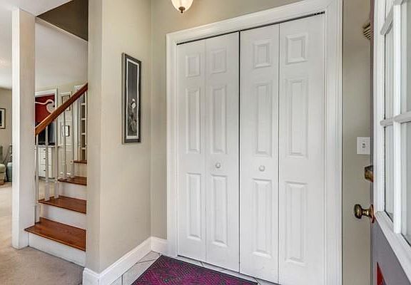 4th image of 1 Pigeon Hill Ct #A