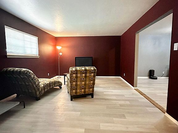 2nd image of 714 W Gore Ave