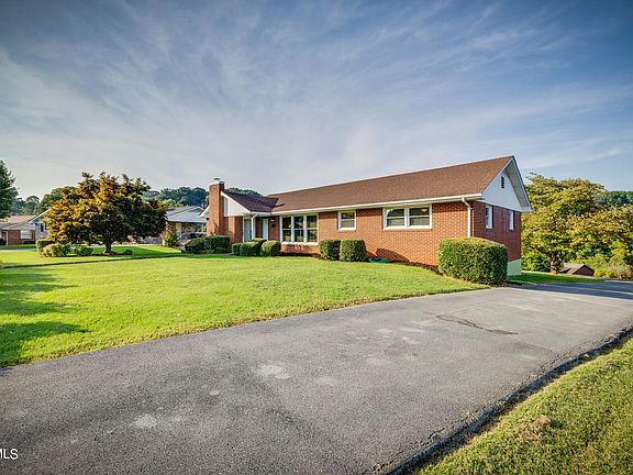 2nd image of 849 Mimosa Dr