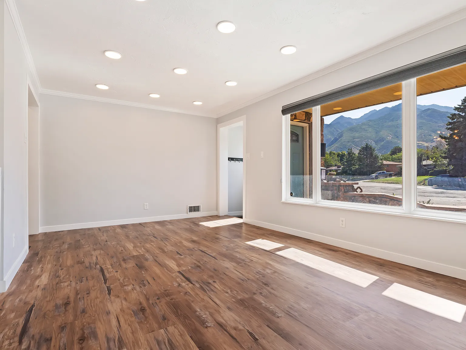 5 bed, 3624 sqft, $4,450 — Photo 4