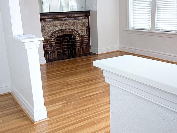 3rd image of 7155 Dartmouth Ave Floor 1