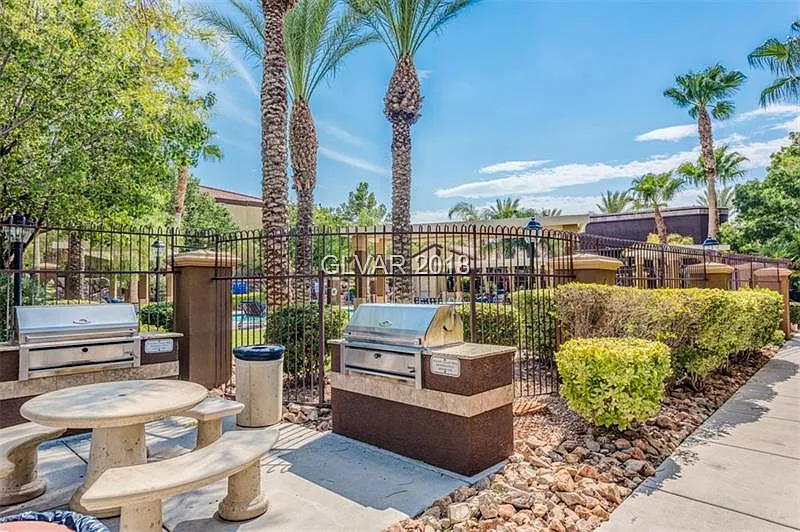 950 Seven Hills Dr — Photo 3