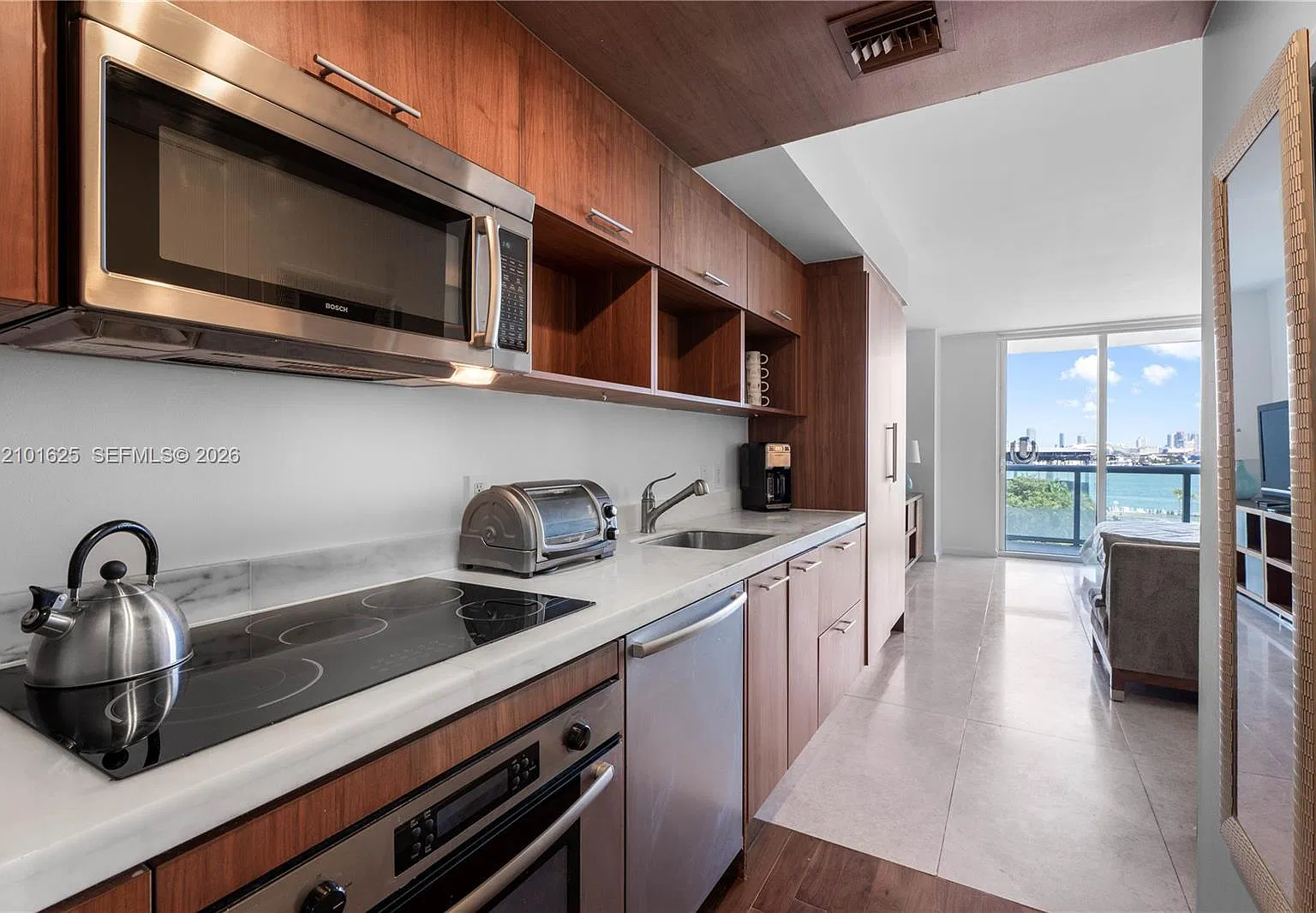 50 Biscayne Condo — Photo 3