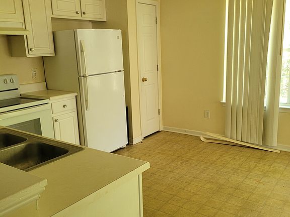 3rd image of 152 Prity Ct #152