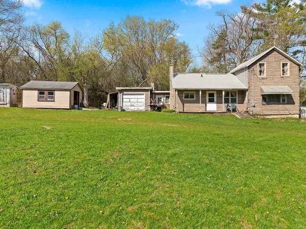 W7995 Apache Dr, Wild Rose, WI 54984