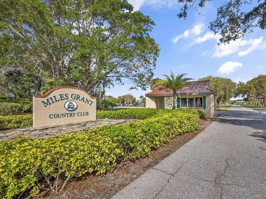 Building Photo - 5232 SE Sea Island Way