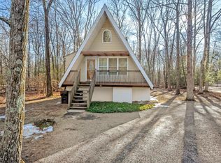 2149 White Oak Dr, East Stroudsburg, PA 18301