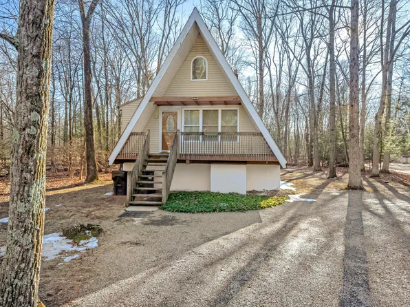 2149 White Oak Dr, East Stroudsburg, PA 18301