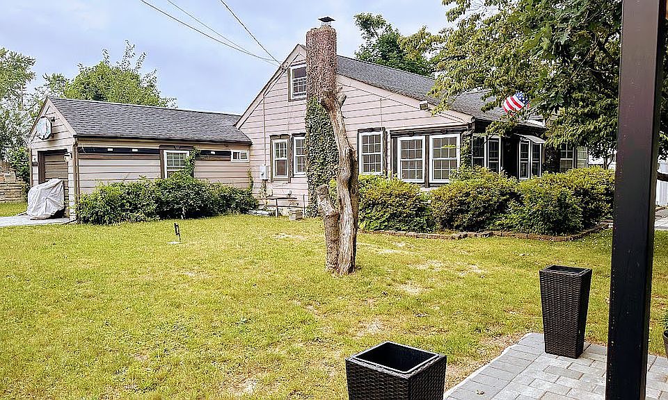 1st image of 39 Oakdale Ave