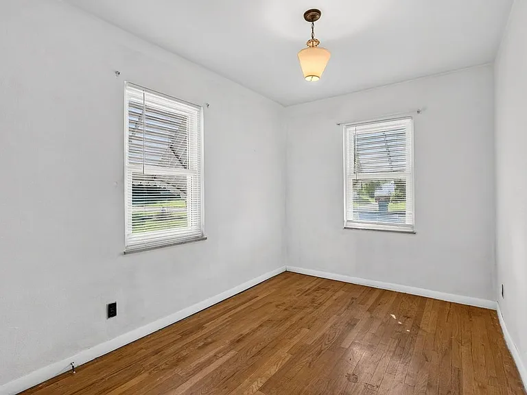 9826 Ravensbrook Dr — Photo 20