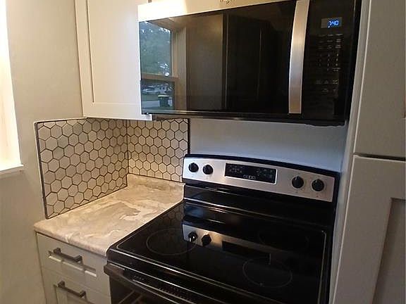 3rd image of 1023 Shearer Rd