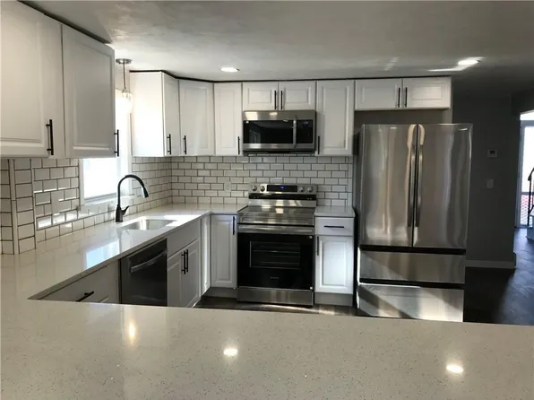 426 S Main St, Woonsocket, RI 02895