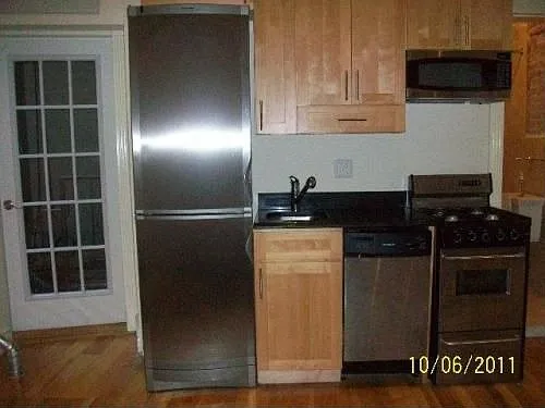 199-201 Prince St APT 2 photo 1