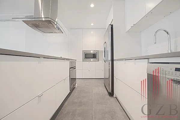 Rented by Avenues Real Estate | media 11