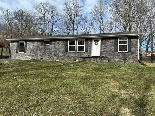 100 Beachview Ln, Troutville, VA 24175