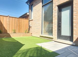 106 Lappin Ave #5, Toronto, ON M6H1Y4