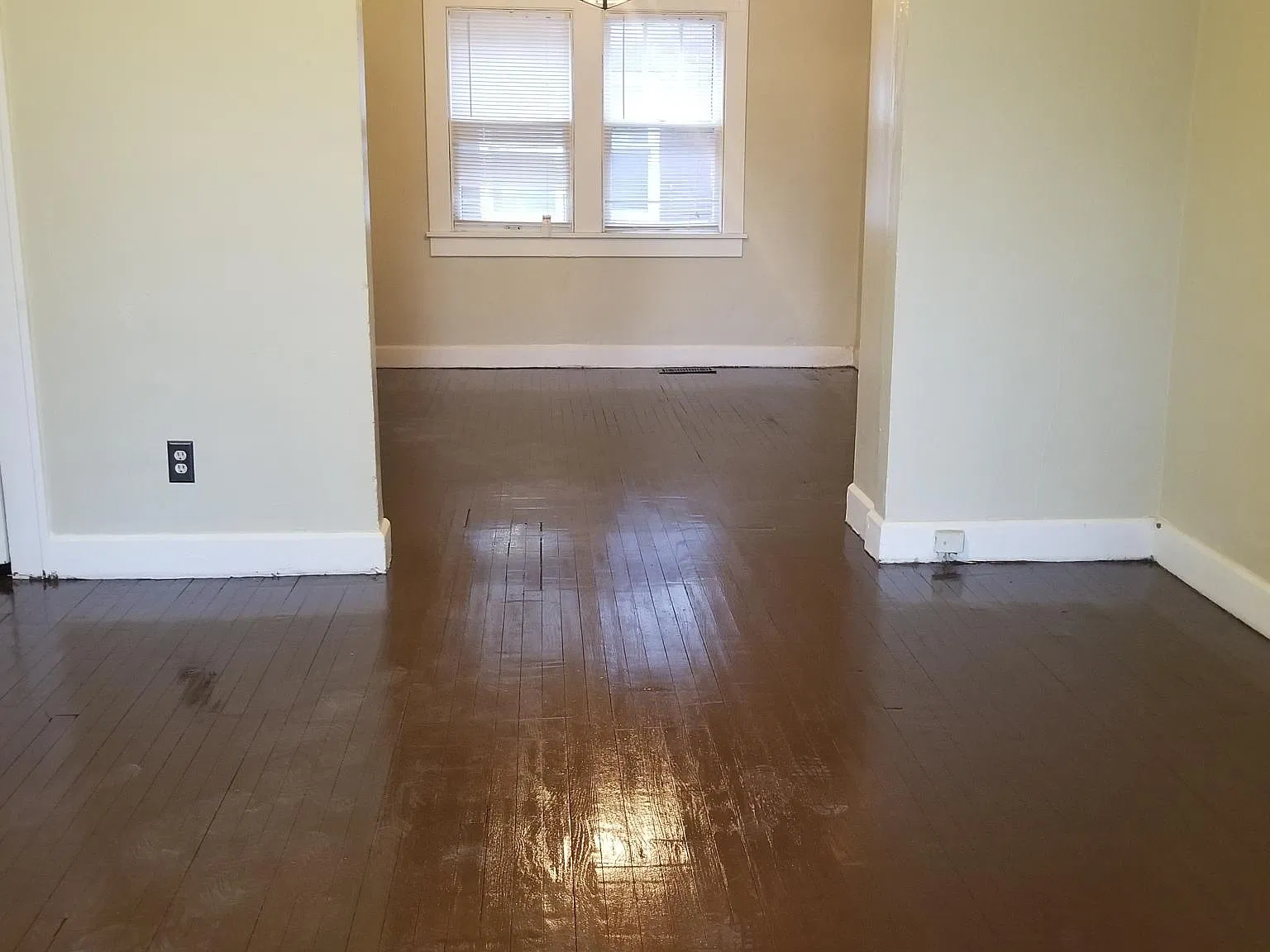 2 bed, 1200 sqft, $1,300 — Photo 2
