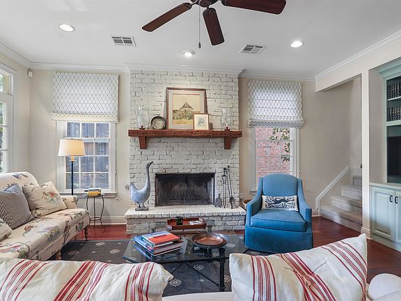 3rd image of 5791 Laurel Hill Ln