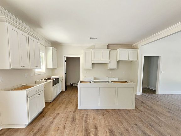 5th image of 110 Sawtooth Dr