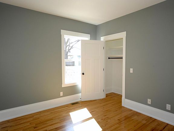 4th image of 646 Thomas St SE