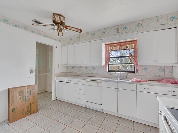 5th image of 1076 Madrid Road