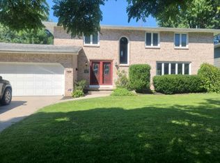 88 Autumnview Rd, Williamsville, NY 14221