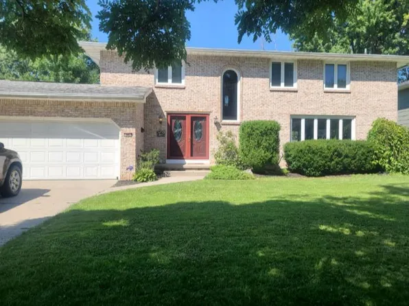 88 Autumnview Rd, Williamsville, NY 14221