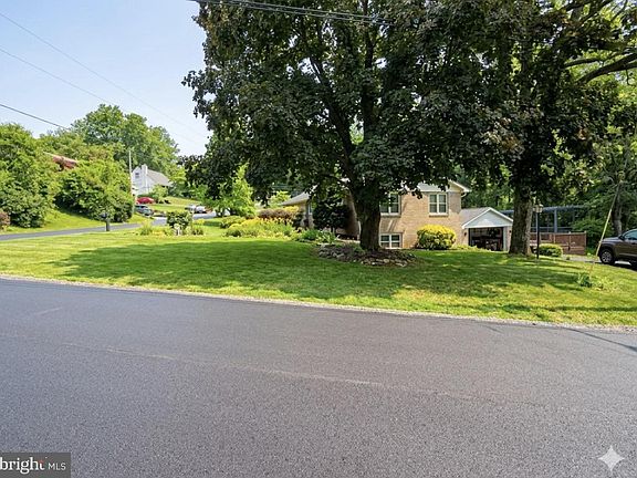 5th image of 1589 Hollywood Pkwy