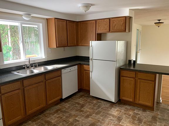 2nd image of 100 Waldorf Pkwy #3