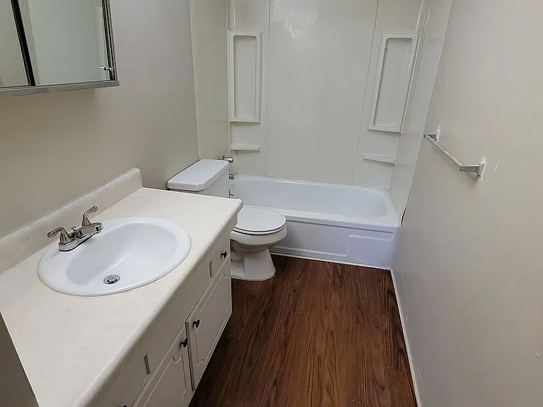 4912 Douglas Rd — Photo 7