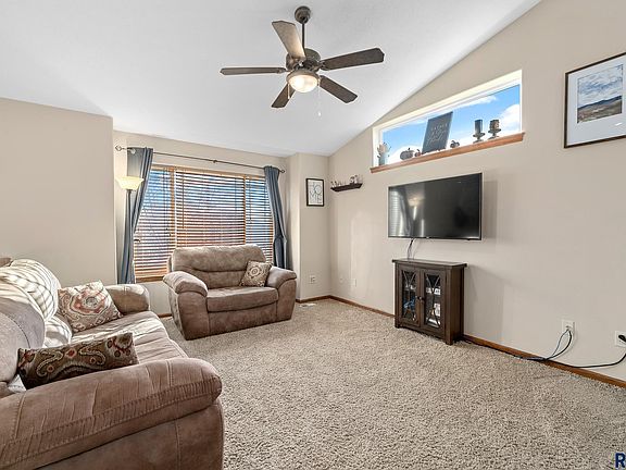 4th image of 407 Tessa Ave
