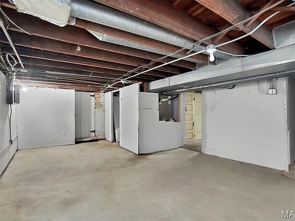 3rd image of 7513 W Main St