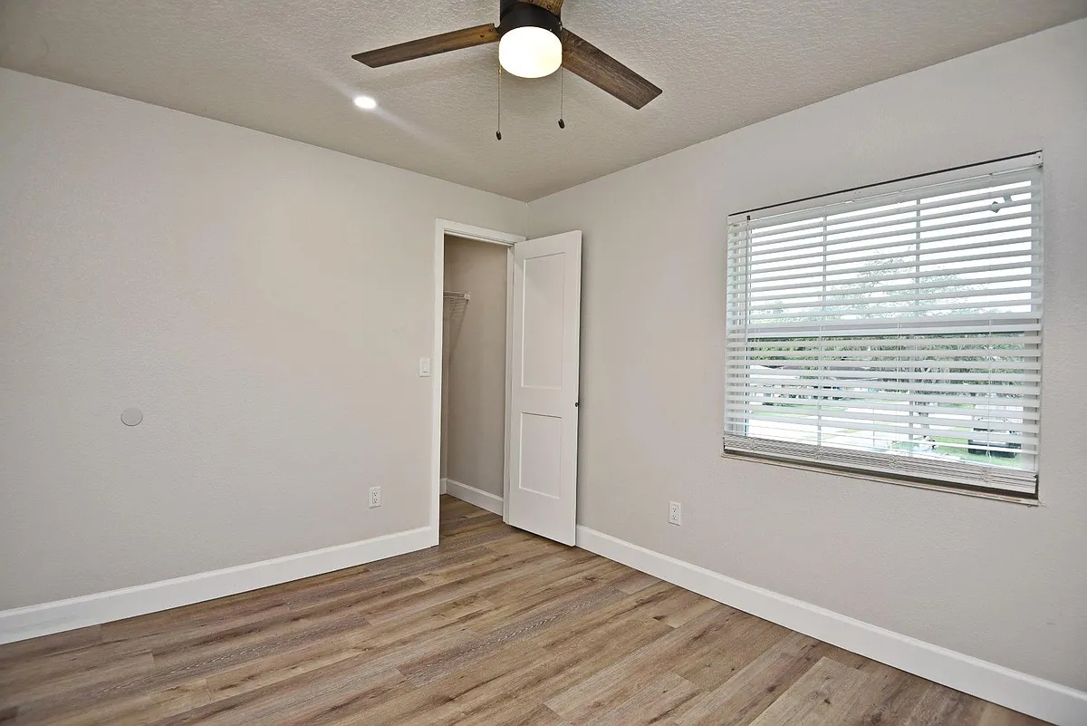 Building Photo - 221 Moyses Rd #221