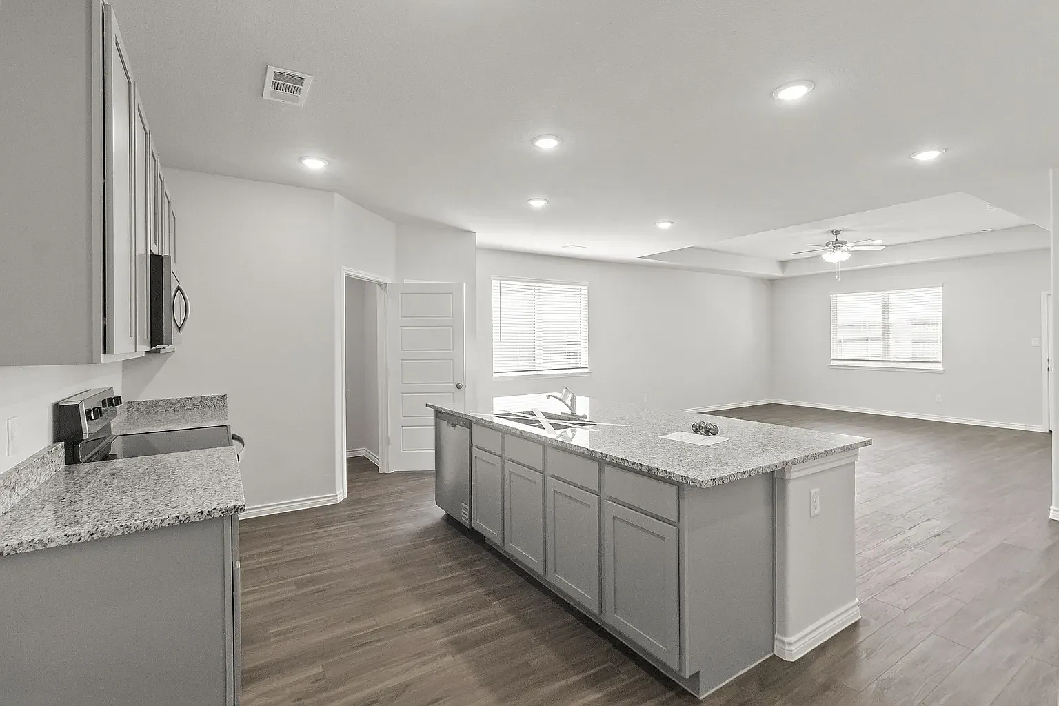 3 bed, 1516 sqft, $2,350 — Photo 3