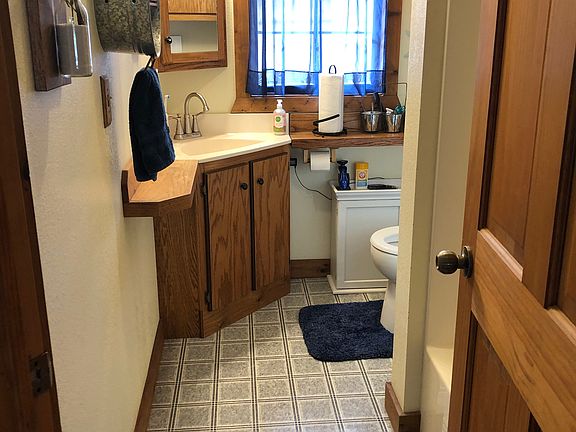 5th image of 159 E Sheboygan St